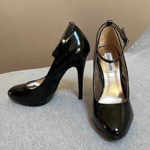 Steve Madden Black Patent Leather Ankle Strap Heels.  Size 7.5